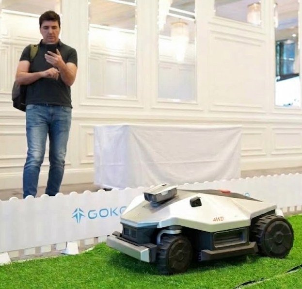 Ed from ServiceBOT with the GOKO M6 on the demo course
